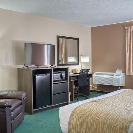 Super 8 By Wyndham Sturgis Hotel Luaran gambar