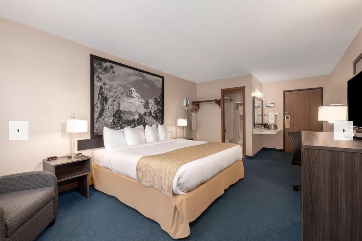 Super 8 By Wyndham Sturgis Hotel Luaran gambar