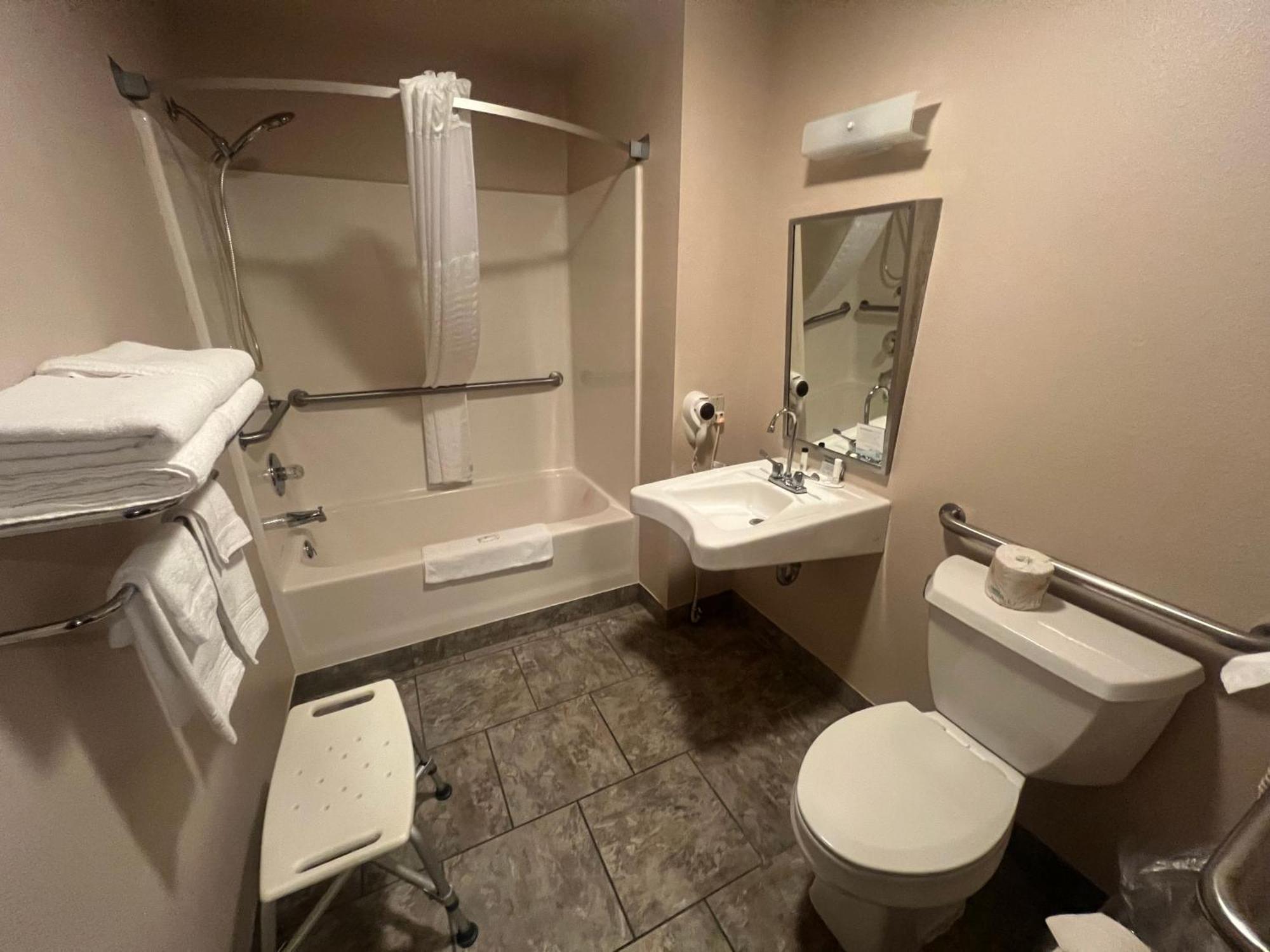Super 8 By Wyndham Sturgis Hotel Luaran gambar