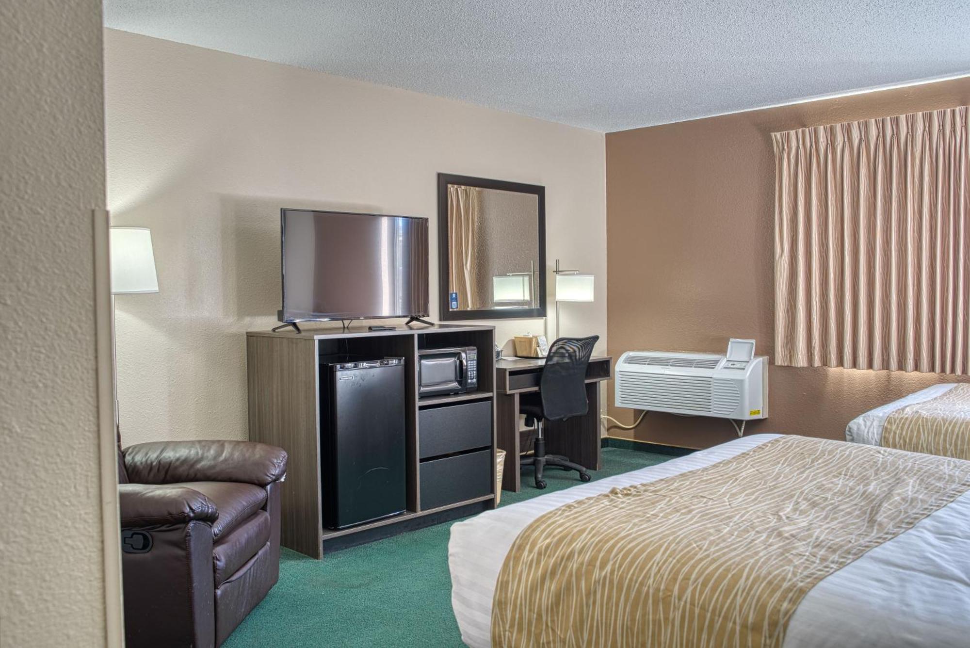 Super 8 By Wyndham Sturgis Hotel Luaran gambar
