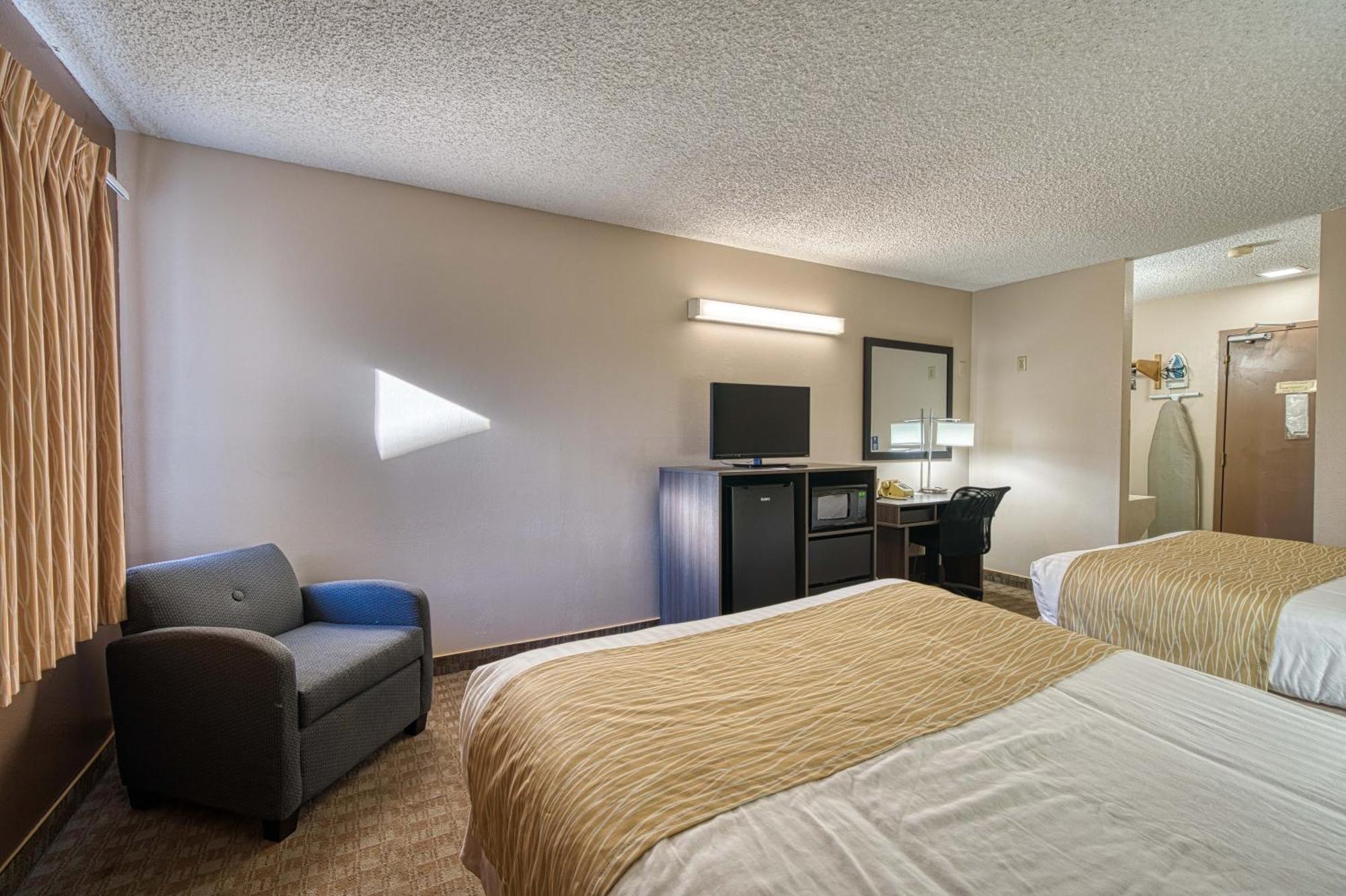 Super 8 By Wyndham Sturgis Hotel Luaran gambar