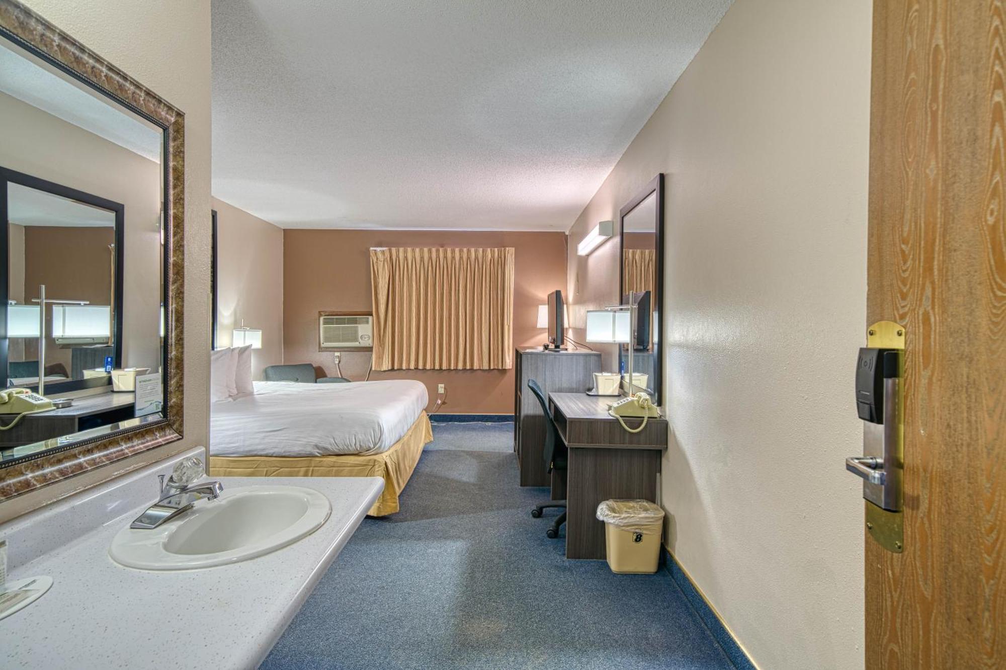 Super 8 By Wyndham Sturgis Hotel Luaran gambar