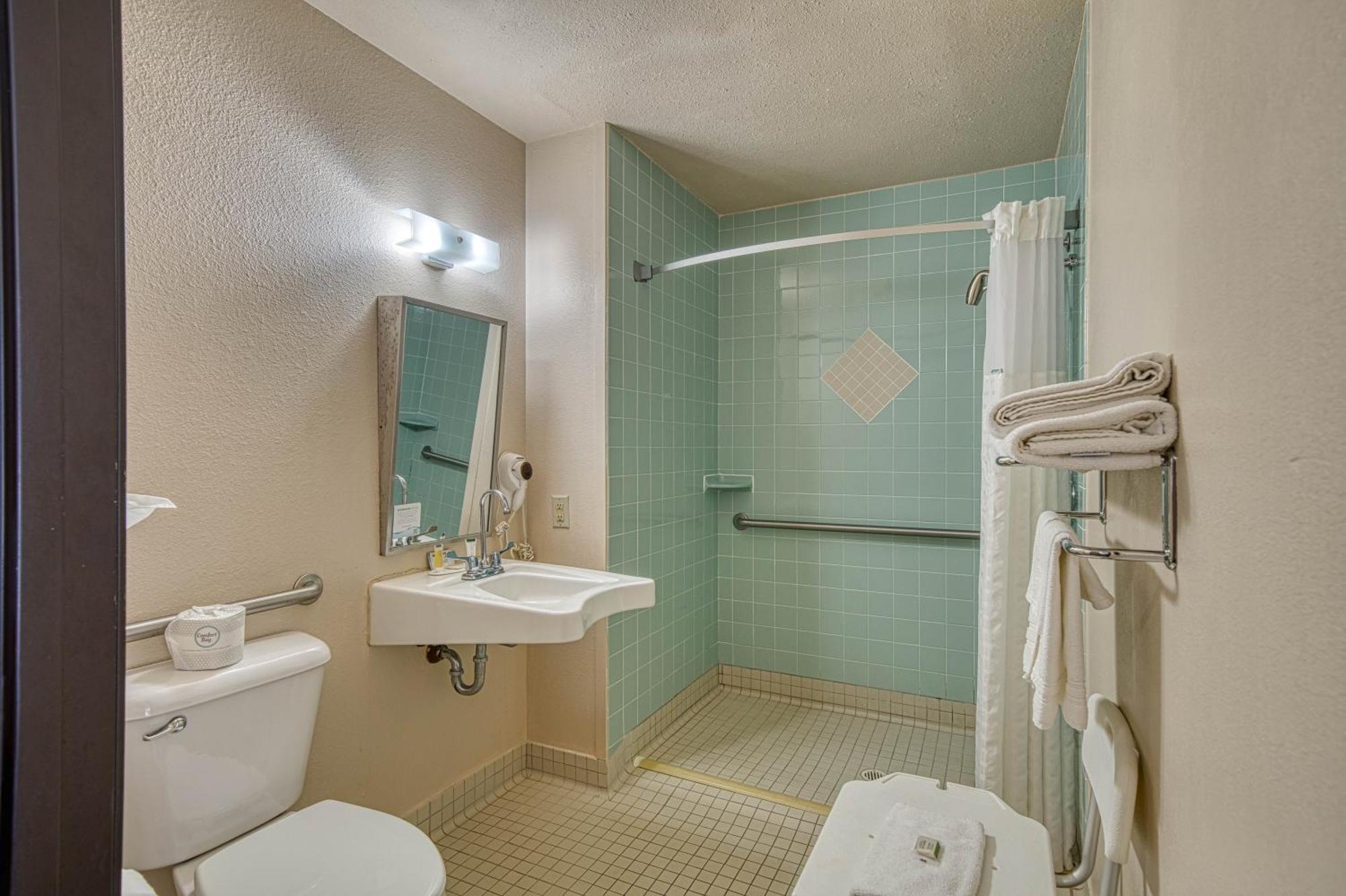 Super 8 By Wyndham Sturgis Hotel Luaran gambar