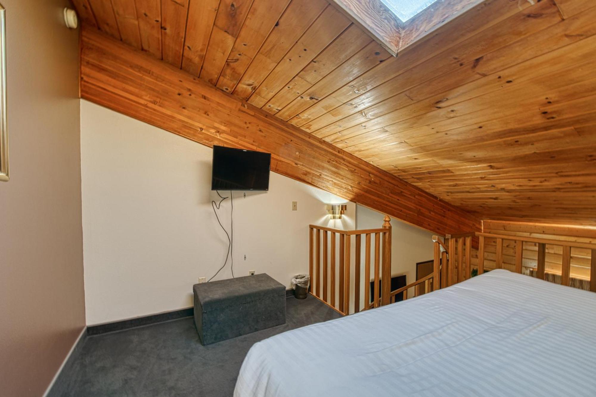 Super 8 By Wyndham Sturgis Hotel Luaran gambar